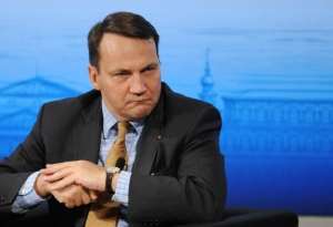 Polonia crede că NATO ar trebui să impună o zonă de interdicţie aeriană deasupra Ucrainei